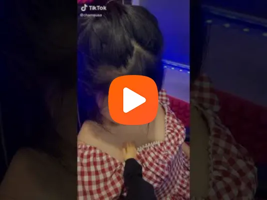 Video Trong lúc chờ đợi máy bay người vợ mở video call cho chồng