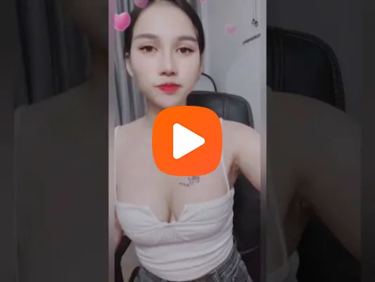 Video Cô gái xinh đẹp NguyenVolverine lần đầu gặp anh bạn trai