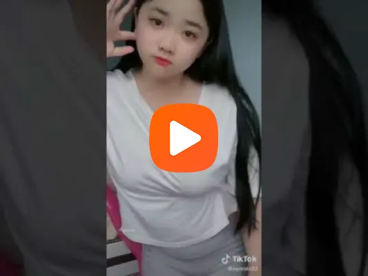 Video Cô gái trong bộ đồ gợi cảm khiến tôi hưng phấn