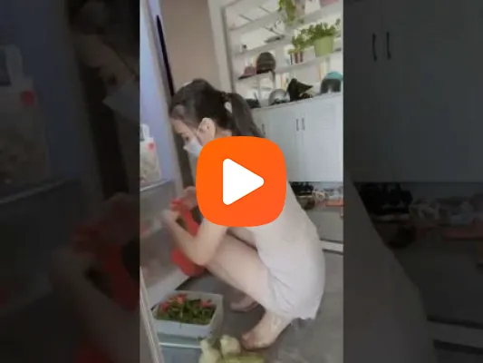 Video Gặp cô gái sinh viên xinh đẹp có làn da trắng trẻo dễ thương ở phòng trọ