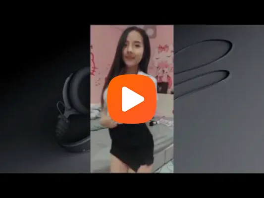 Video Cùng cô bạn nữ sinh xinh đẹp đi xem phim