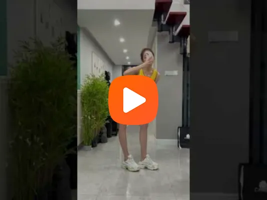 Video Cô gái trẻ trung xinh đẹp làn da trắng trẻo