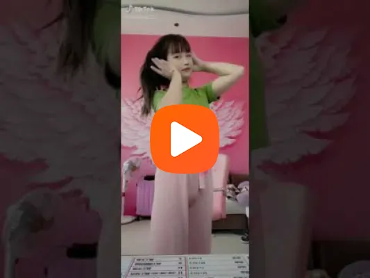 Video Em Trang ở Lập Thạc Vĩnh Phúc vui vẻ cùng đồng nghiệp ở công ty lộ clip