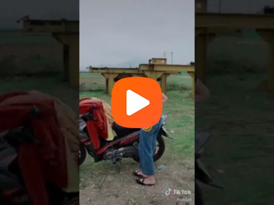 Video Đưa cô bạn gái trẻ 2k4 đi ăn hàng và hành động kỳ lạ của cô gái