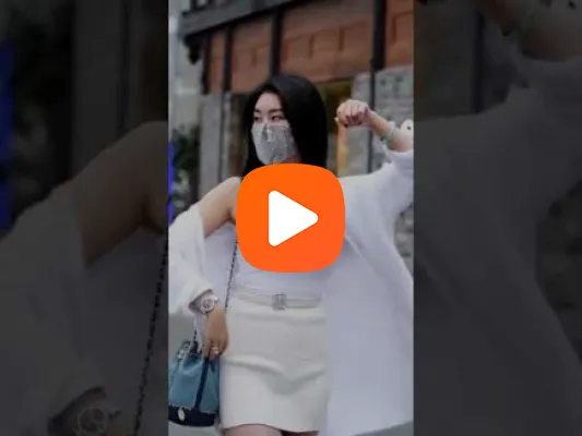 Video Cô gái sinh viên trẻ không nghe lời