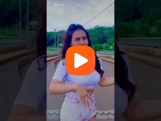 Video Cô gái rất thích nơi ở cầu thang khu tập thể