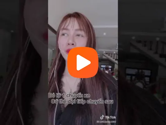 Video Cô gái xinh đẹp trong áo sơ mi trắng